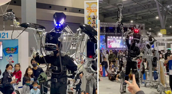 黒い「スケルトニクス」がロボカップ会場に登場　身長3mの身体拡張ロボットスーツのパフォーマンスに来場者の歓声ひびく