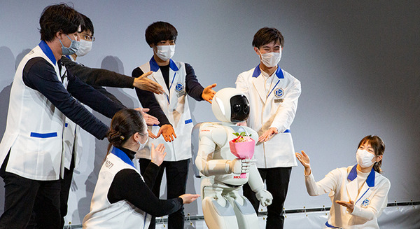 ありがとうアシモ！日本科学未来館で卒業セレモニー、20年を振り返る「THANK YOU ASIMO! ～未来館卒業おめでとう」