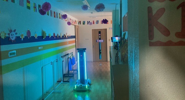 廣瀬無線電機 自動除菌ロボット「Mover UV-C」の実証実験をインターナショナルスクールにて実施