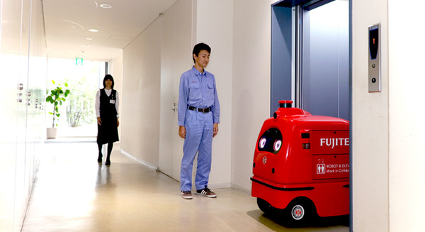 エレベータ企業のフジテックが事業所内で自動配送ロボットを導入　エレベータ連携で荷物を配送　業務の省人化とロボット連携技術を追求へ