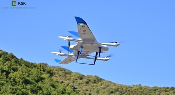 ドローンと配送ロボットで医薬品配送の実証実験　NTTコムや和歌山県らが、大規模災害発生時のラストワンマイル運搬を検証