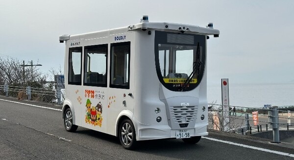 四国地方の公道で自動運転EV「MiCa」が初運行　2024年度中の通年運行を目指して伊予市がBOLDLYなどと協力　実証運行開始