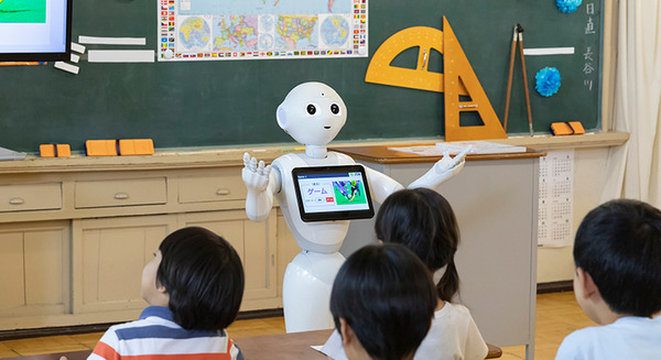 Pepperと一緒に子ども達が金融について正しく理解する「金融リテラシー教育」を授業プログラムに追加
