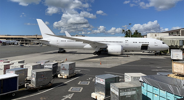 羽田空港の制限区域内で荷物輸送トラクターや旅客輸送バスのレベル4自動運転を2025年12月に実現へ　NECが車両制御用設備を開発 画像