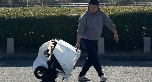 【動画あり】折り畳み式で持ち運べる次世代モビリティEV「Jo-Car」がナンバー取得、公道のテスト走行を開始