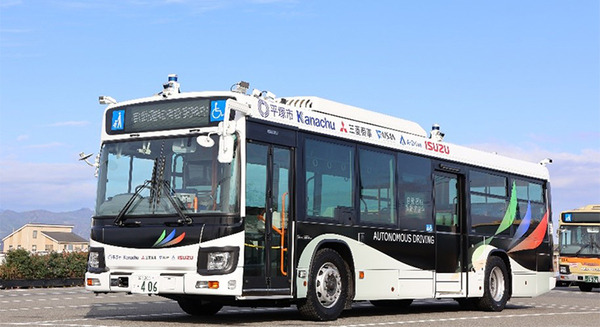 平塚駅周辺の大型自動運転バスの実証実験車で「国産バイオディーゼル」燃料の使用を開始　コスモ石油が供給