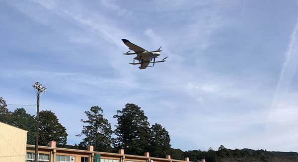 【国内初】エアロセンスが飛行機タイプドローンのレベル3.5飛行を実施　VTOL型ドローン「エアロボウイング」を活用