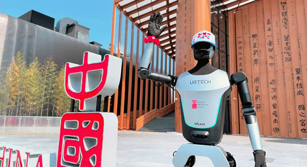 ヒューマノイドロボットを万博の中国館で展示　UBTECH社製の二足歩行ロボット「Walker」と交流できる 画像