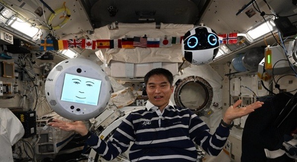 国際宇宙ステーションで日独の宇宙機関が開発したロボットが初連携、物体探索ミッション成功