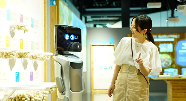 【国内初】AIが約8割を自動生成したプログラムでAI対話型案内ロボットの実証へ　GMO AIRが日本科学未来館で