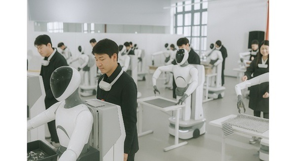 最大50台のヒューマノイドロボット同時稼働センター構築へ INSOL-HIGH 画像