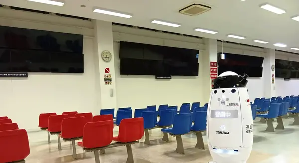 SEQSENSEの警備ロボットSQ-2 鳥取のボートレース施設で本格稼働開始