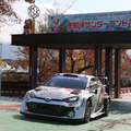 岐阜・恵那峡で整備後、午後の山岳SSへ　オジエとエバンスが僅差バトル、WRCラリージャパン