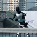 UBTECHがヒューマノイドと人間のテニス動画を公開 打ち返すラリー動画が話題に