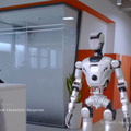 オフィスで働くヒューマノイドの自律デモ動画をLimX Dynamicsが公開　実環境で思考して動く時代へ