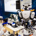 「ロボデックス」開幕！ 実用ロボットが中心、会場の一角で存在感を放つ「ヒューマノイドロボットショー」