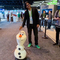 ディズニー「オラフ」がAIロボットになって目の前に！GTC展示ホールで自由すぎる振る舞いと“生きている感”を披露