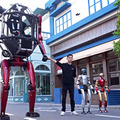 Unitreeが変形型で搭乗できる巨大ロボットをYouTube動画で公開　ノッシノッシと二足で歩く姿が圧巻　海外SNSの反応は・・
