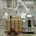 森永乳業グループのチーズ工場にCloser Roboticsの小型パレタイズロボット「Palletizy」導入