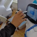 高齢ドライバーも使いこなせる自動点呼ロボット 戸田運輸の導入事例レポートを公開