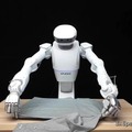 シャツの折り畳みに挑戦するヒューマノイド Sharpa製「North」が家事を丁寧かつスムーズにこなす【動画】