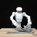 シャツの折り畳みに挑戦するヒューマノイド Sharpa製「North」が家事を丁寧かつスムーズにこなす【動画】