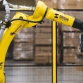 AI荷下ろしロボット「RockyOne」を物流センターに導入 サンワサプライとSGシステムが運用