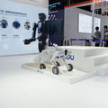 次世代セミヒューマノイド「PUDU D7」世界初披露 上海で開催された「WAIC 2026」に出展