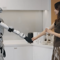 【動画】ヒューマノイド「Olie」に搭載されているAI「COSA」が大幅刷新、応答時間50%短縮・11言語対応などを実現 LimX Dynamics