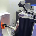 ソフトバンクロボティクス、Lokiのトイレ清掃ロボットを日本初披露　AI性能向上へ日本でデータ収集
