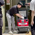 出前館、渋谷区笹塚エリアで自律走行ロボット「Neubie」を使った配送実証を開始 京王SCクリエイションやシブヤスタートアップスと連携