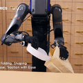 ヒューマノイド「TRON 2」にロボットハンド「Wuji Hand 2」を統合、薬局業務を行うデモ映像 LimX Dynamics・WUJI TECH