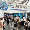 「AI博覧会」でフィジカルAIに人だかり　全天候型ヒューマノイド国内初展示、今秋発表の新モデルがキレキレのダンスを披露
