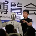 「AI博覧会」でフィジカルAIに人だかり　全天候型ヒューマノイド国内初展示、今秋発表の新モデルがキレキレのダンスを披露