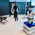 「日本には現場がある」ZEALSが準国産ヒューマノイド「D1」を開発 OS・AIモデルを垂直統合、AWSで学習データ基盤構築