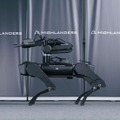 背面マウントレールに国産ロボットアーム(オプション)を搭載したHLQ EDGE