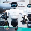 国産汎用ロボット7社の試作機を一堂に公開、フィジカルAI実装へ前進 ugoは新型セミヒューマノイド「ugo Nova」を初披露