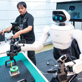 「フィジカルAI時代に最適なロボット」とは何か ugo新型セミヒューマノイド「Nova」と開発・運用基盤が誕生した理由
