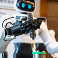 「フィジカルAI時代に最適なロボット」とは何か　ugo新型セミヒューマノイド「Nova」と開発・運用基盤が誕生した理由