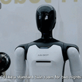 デモ映像の枠を超え日常へ ショールームの案内からホテルの受付まで行うヒューマノイドAGIBOT A3 Ultra