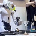 ヒューマノイドがデータグローブと21自由度ロボットハンドの組み合わせで本領発揮 SharpaがIROS 2026で示した高度な遠隔操作