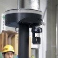 カメラと熱センサーを備える