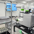 富士ソフトが異なるメーカーの搬送ロボットを統合管理　「MixFlit」の実機デモを新設「名古屋Lab」で公開