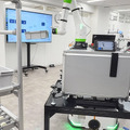 富士ソフトが異なるメーカーの搬送ロボットを統合管理　「MixFlit」の実機デモを新設「名古屋Lab」で公開