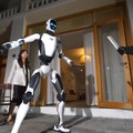 ヒューマノイドが人間を助ける守護者に？ 不審者撃退・事故救助を実演 Unitree「H2-X」デモ映像