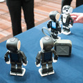 米州開発銀行 (IDB)主催の「日本・中南米ビジネスフォーラム」レセプションで日本のロボットがお出迎え