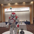 米州開発銀行 (IDB)主催の「日本・中南米ビジネスフォーラム」レセプションで日本のロボットがお出迎え