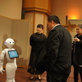 米州開発銀行 (IDB)主催の「日本・中南米ビジネスフォーラム」レセプションで日本のロボットがお出迎え