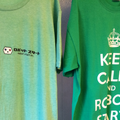 ロゴ付きTシャツ