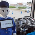 ソフトバンクグループの自動運転会社「SBドライブ」、沖縄で自動運転バスの試乗会を開催！ 車掌は「Pepper」